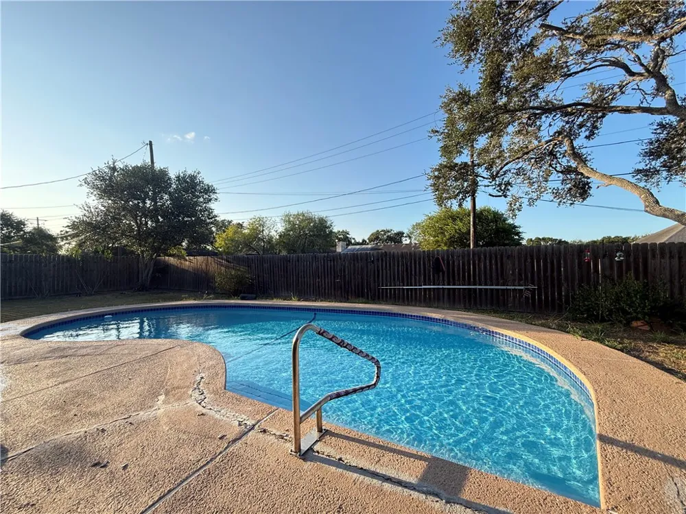 907 Hercules Drive E Bishop, TX 78343