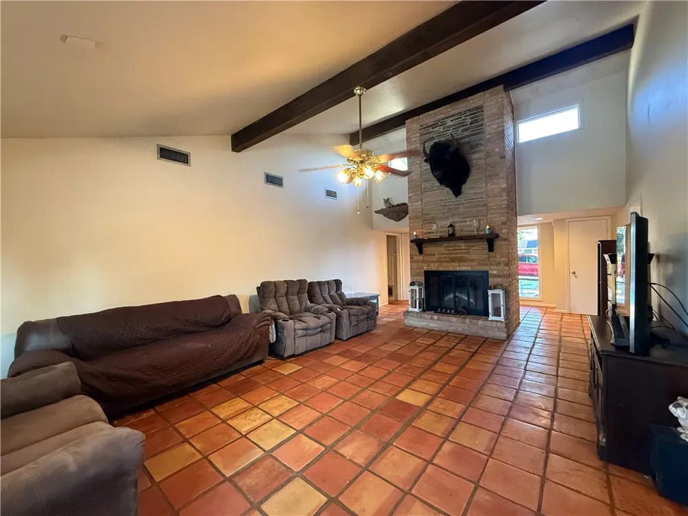 907 Hercules Drive E Bishop, TX 78343