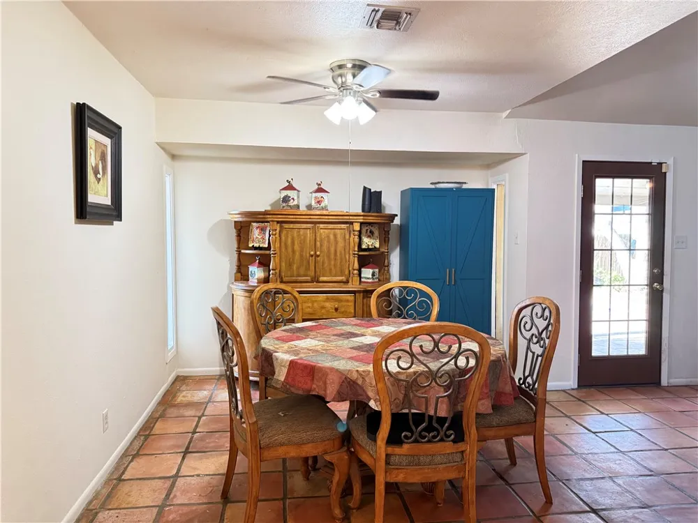907 Hercules Drive E Bishop, TX 78343