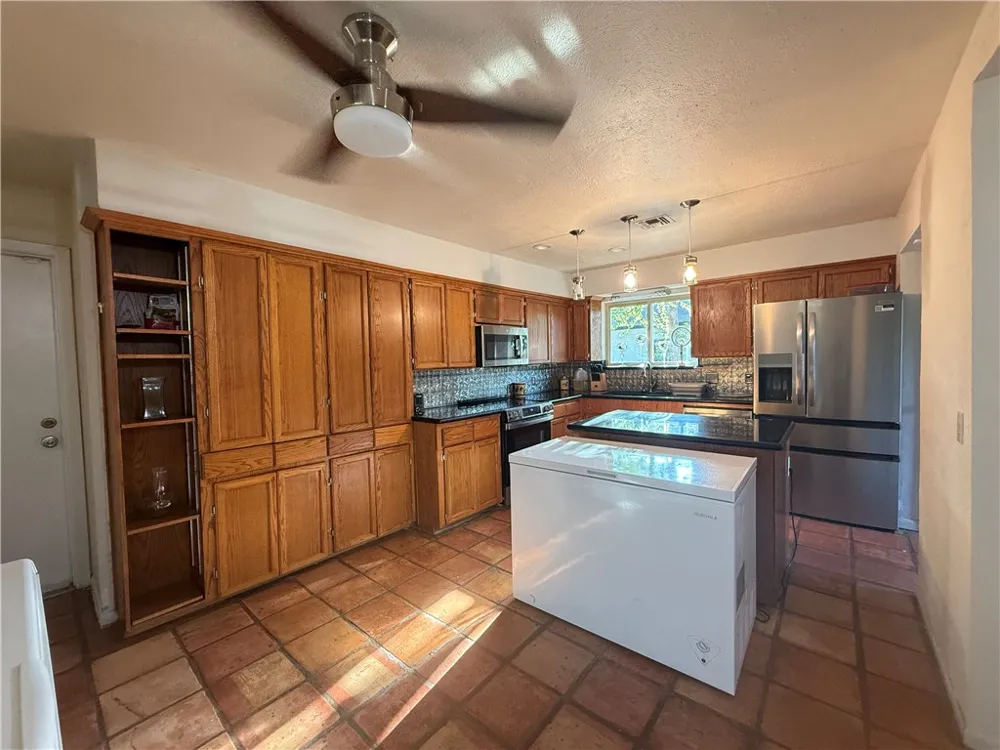 907 Hercules Drive E Bishop, TX 78343