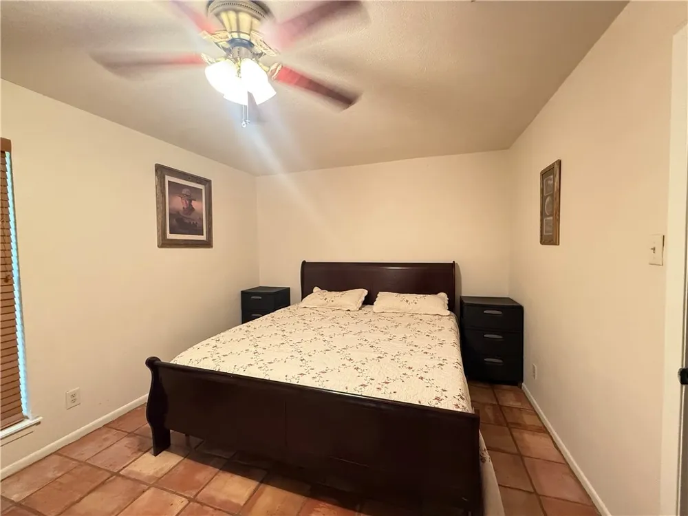 907 Hercules Drive E Bishop, TX 78343
