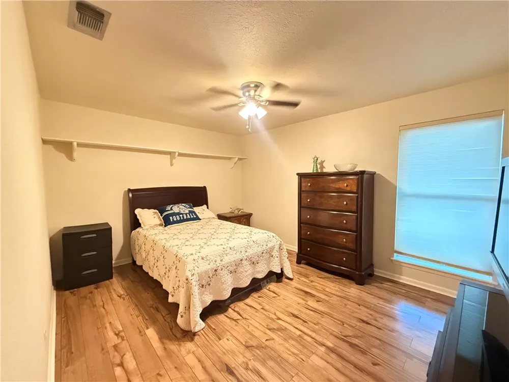 907 Hercules Drive E Bishop, TX 78343