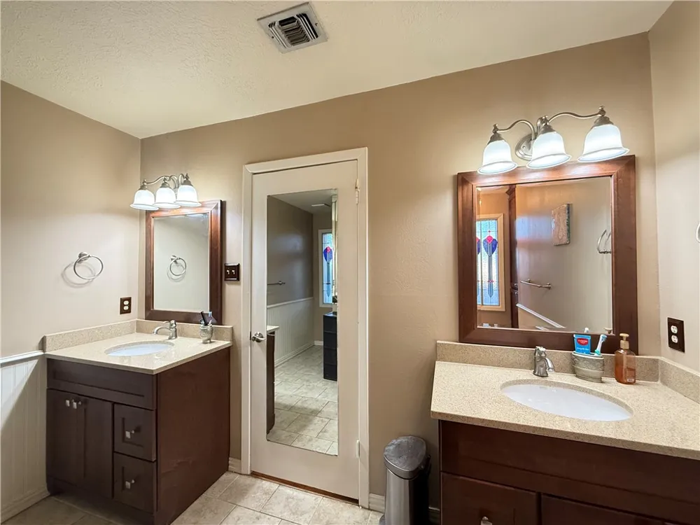 907 Hercules Drive E Bishop, TX 78343