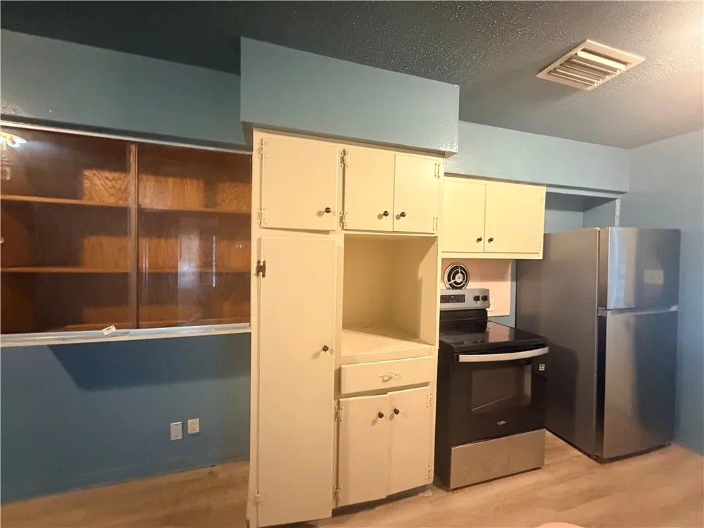 809 Loma Street Alice, TX 78332