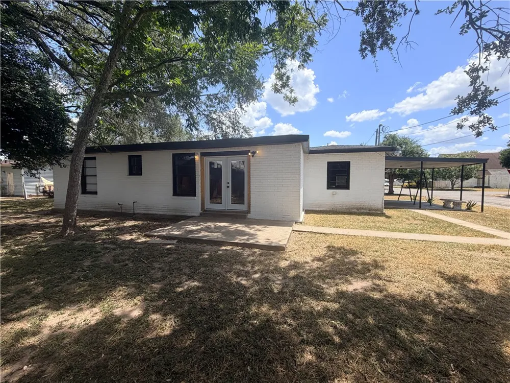 809 Loma Street Alice, TX 78332