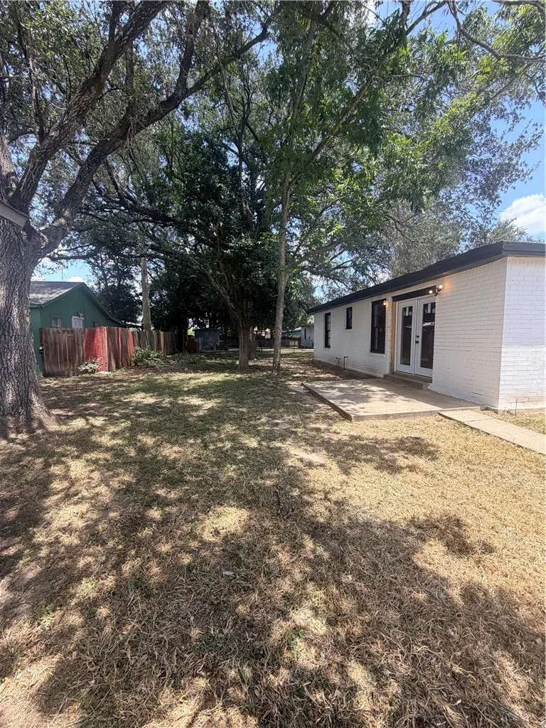 809 Loma Street Alice, TX 78332