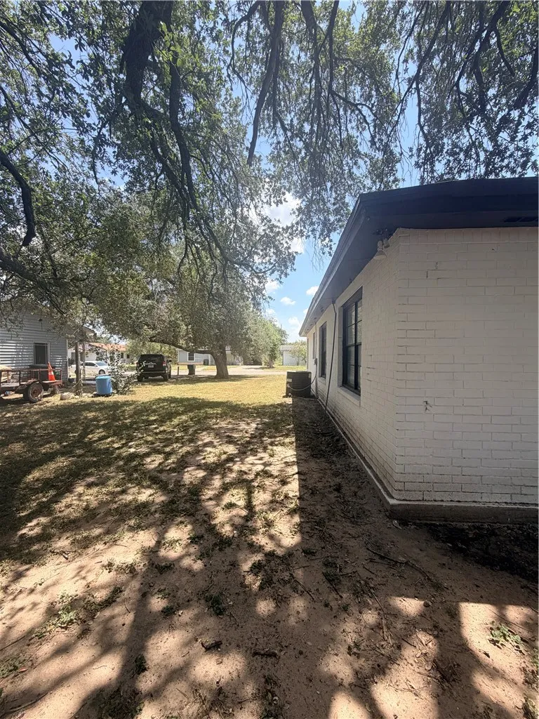 809 Loma Street Alice, TX 78332