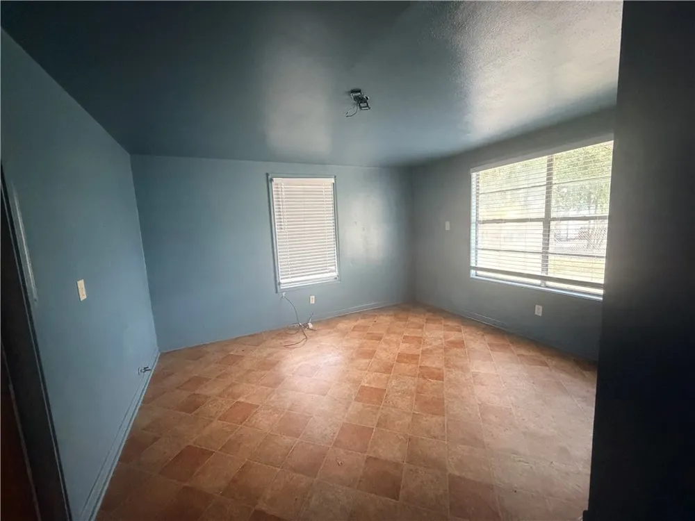809 Loma Street Alice, TX 78332