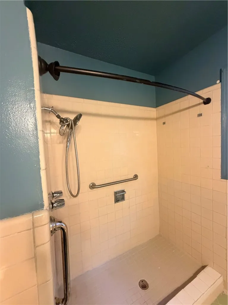 809 Loma Street Alice, TX 78332