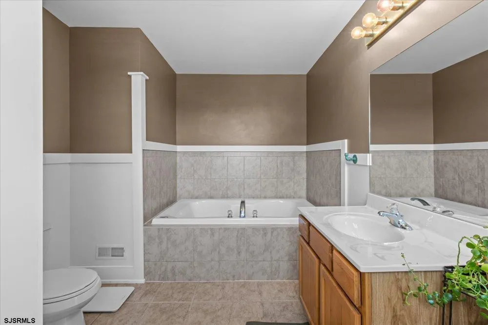 412 S Fir Ave Galloway Township, NJ 08205