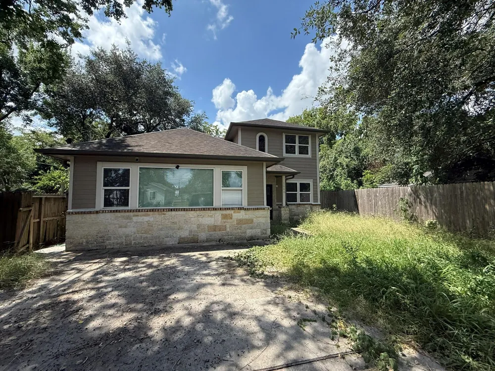1004 Bonnie Street South Houston, TX 77587