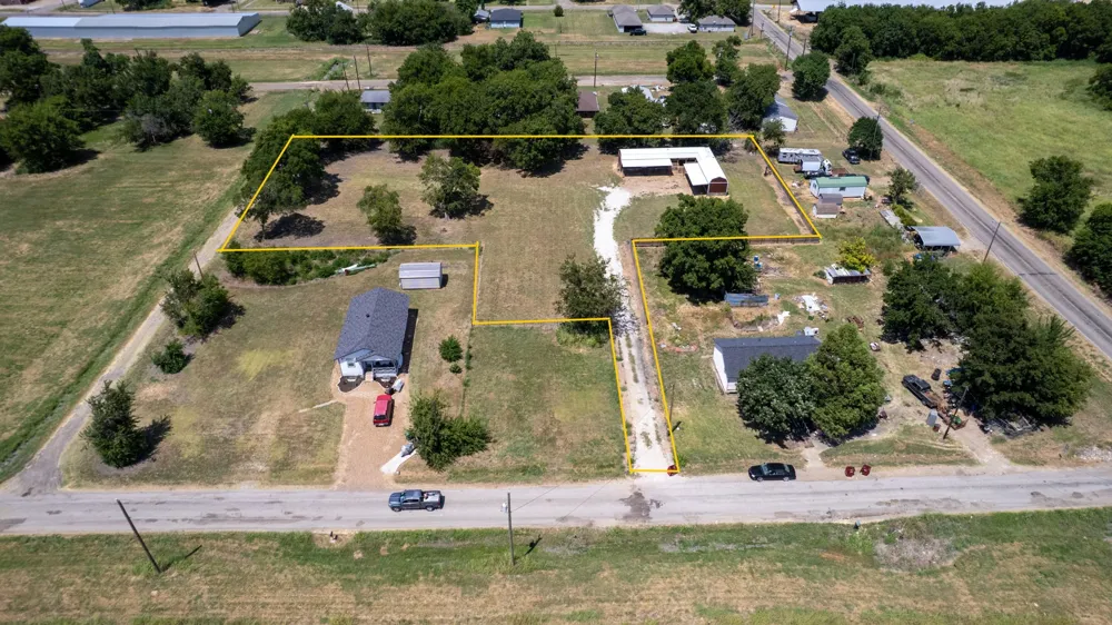 933 Scott Honey Grove, TX 75446