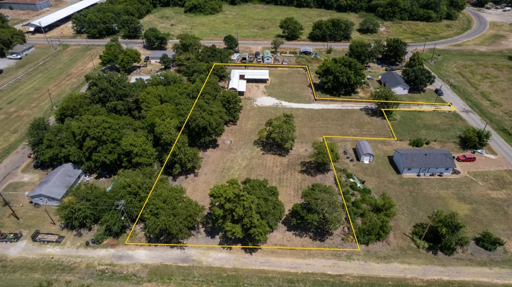 933 Scott Honey Grove, TX 75446