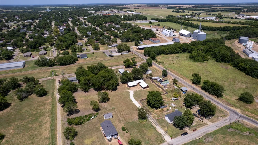 933 Scott Honey Grove, TX 75446