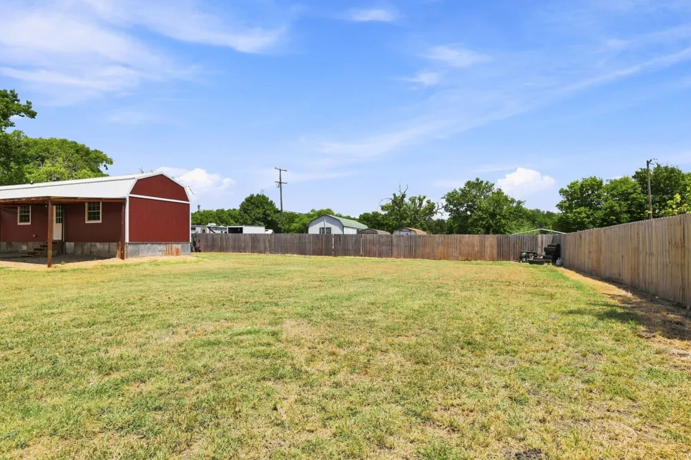 933 Scott Honey Grove, TX 75446