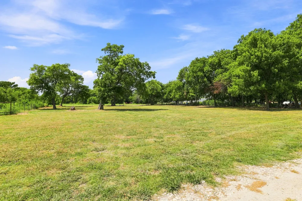 933 Scott Honey Grove, TX 75446