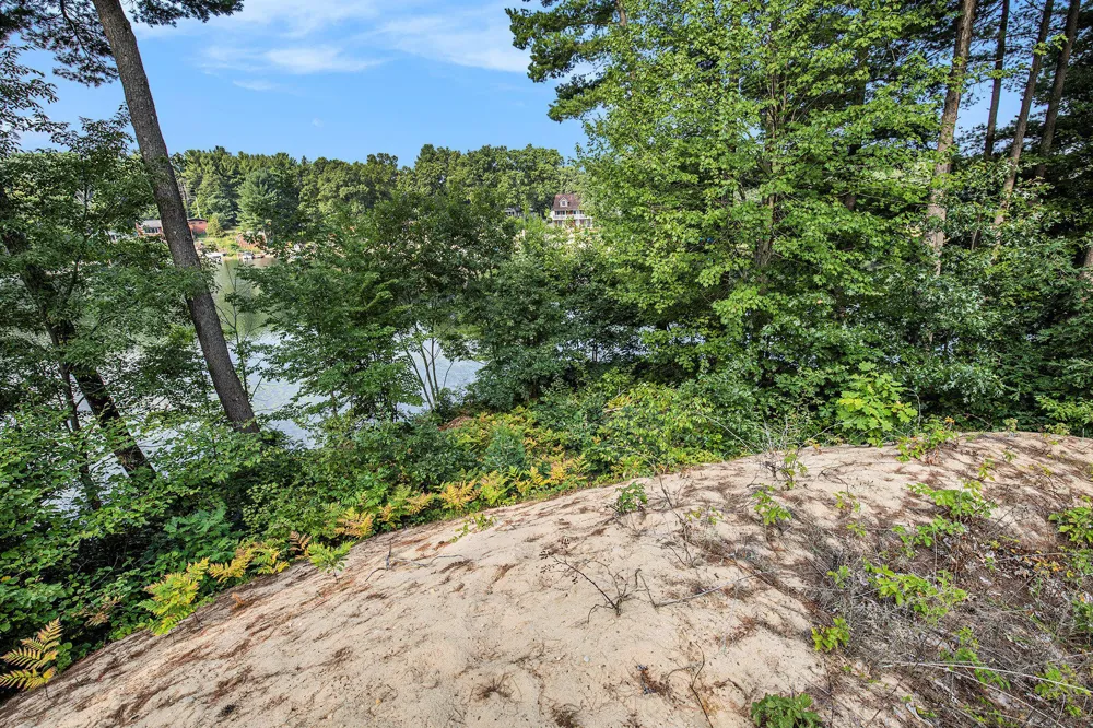 12487 Horseshoe Drive NE Gowen, MI 49326