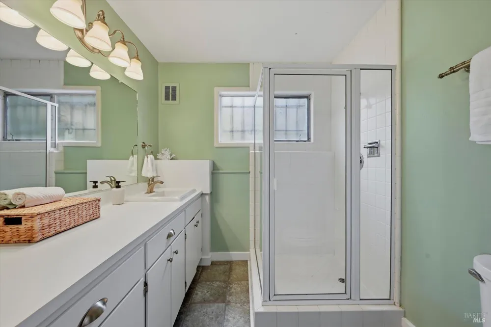 5 Sausalito Boulevard ##1 Sausalito, CA 94965