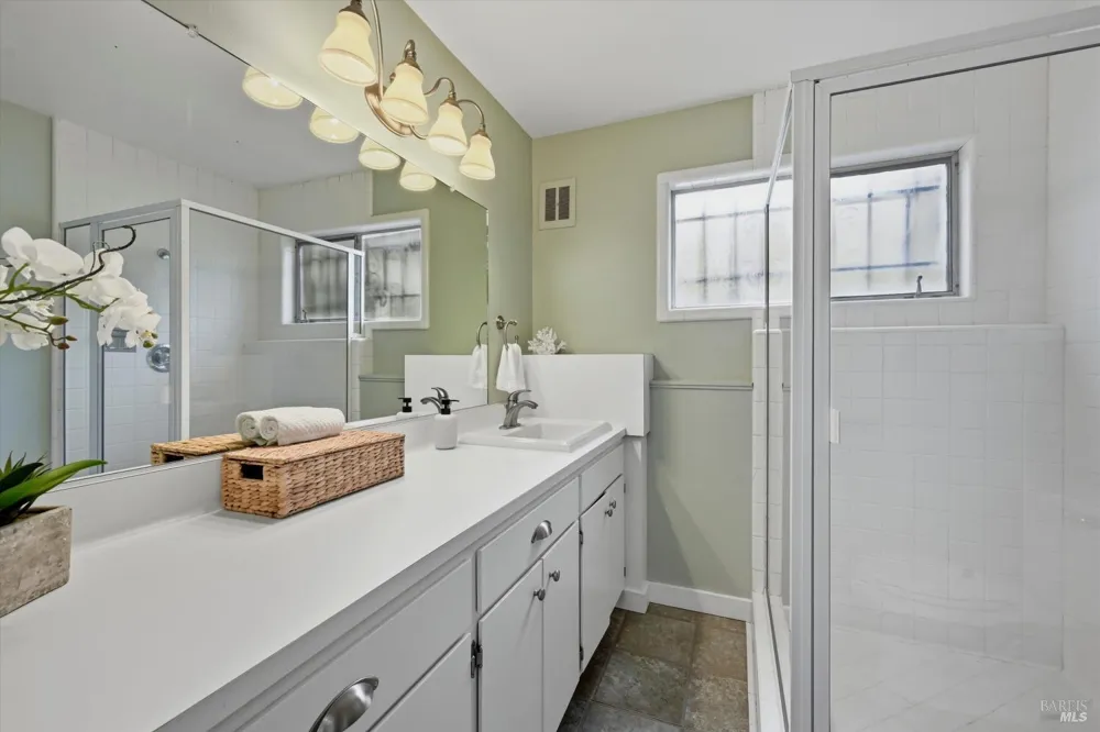 5 Sausalito Boulevard ##1 Sausalito, CA 94965