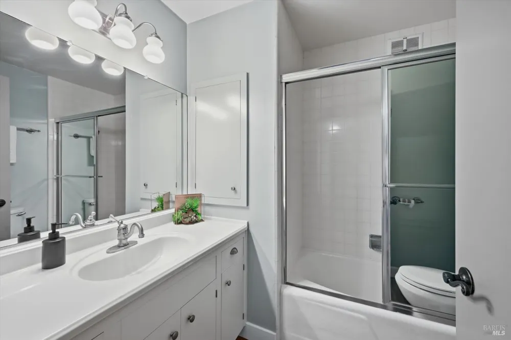 5 Sausalito Boulevard ##1 Sausalito, CA 94965
