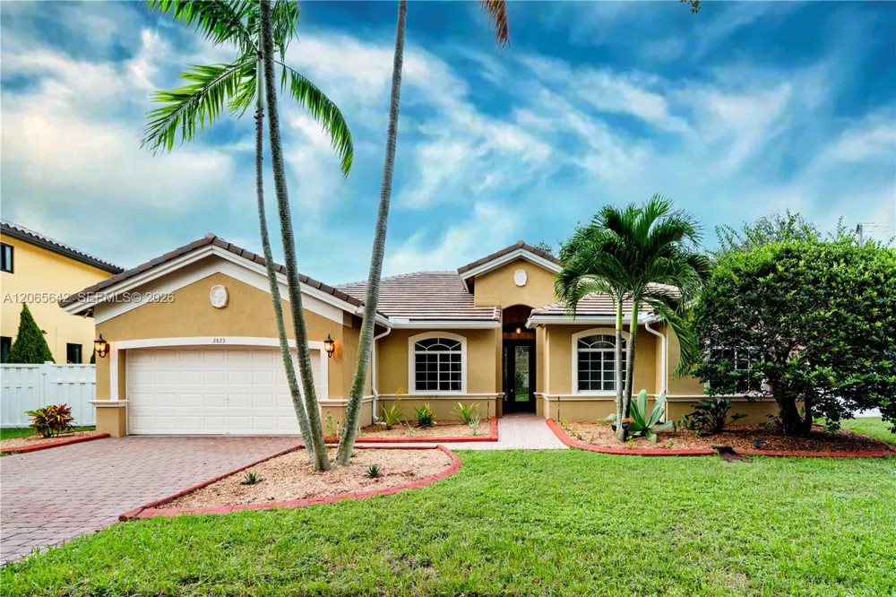 2823 Poinciana Cir Cooper City, FL 33026