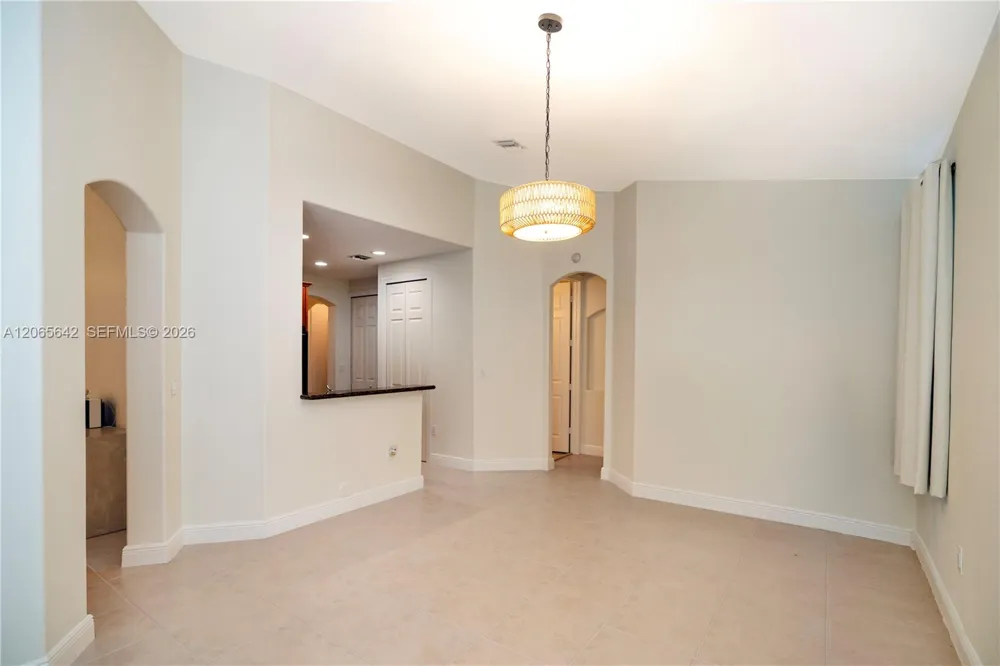 2823 Poinciana Cir Cooper City, FL 33026