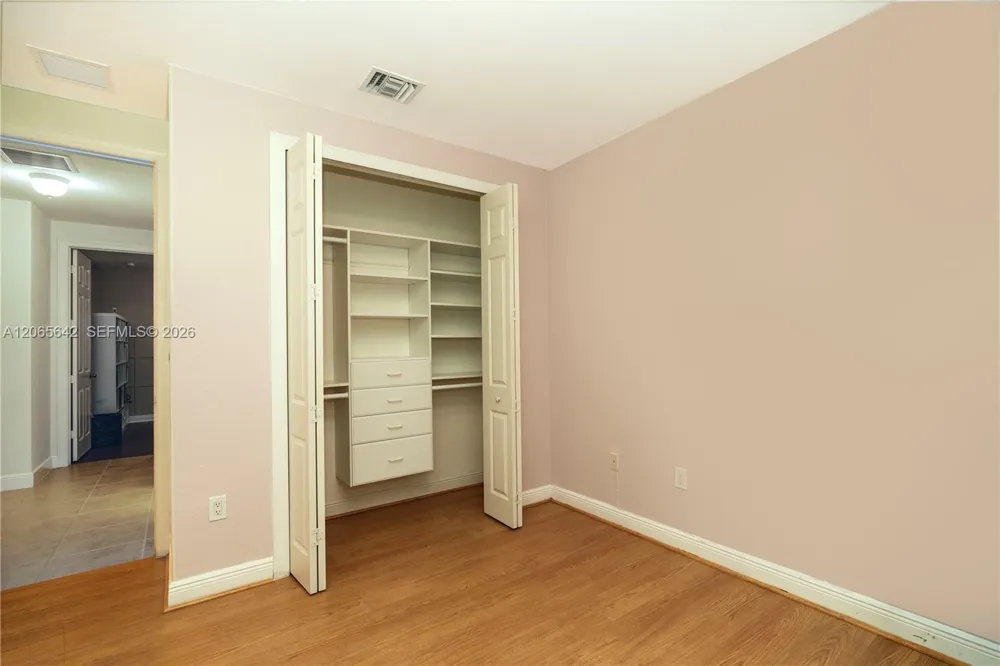 2823 Poinciana Cir Cooper City, FL 33026