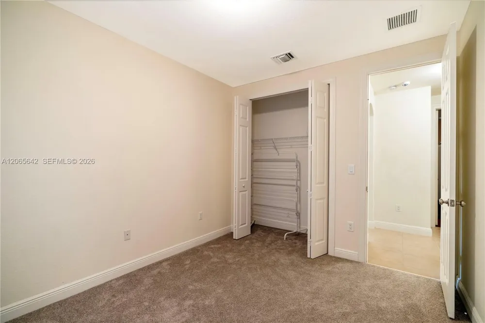 2823 Poinciana Cir Cooper City, FL 33026
