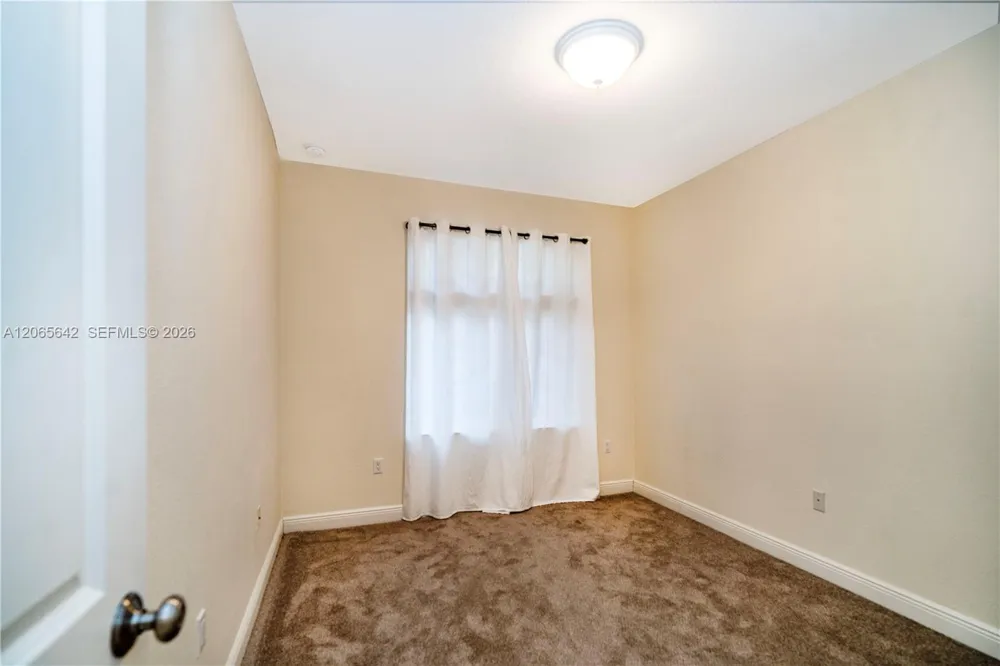 2823 Poinciana Cir Cooper City, FL 33026