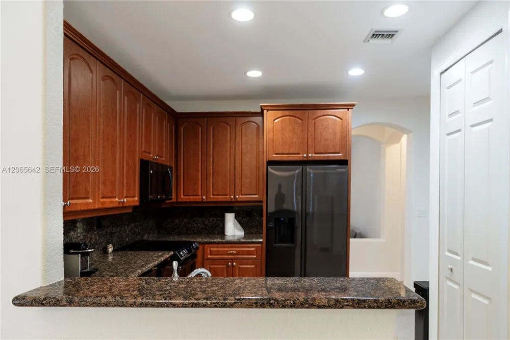 2823 Poinciana Cir Cooper City, FL 33026