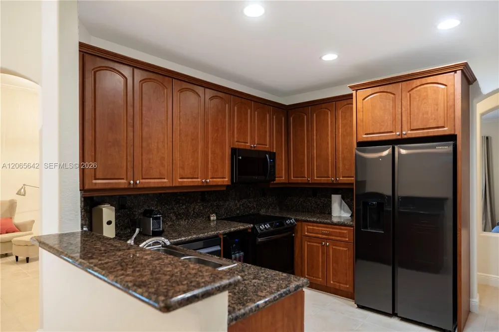 2823 Poinciana Cir Cooper City, FL 33026