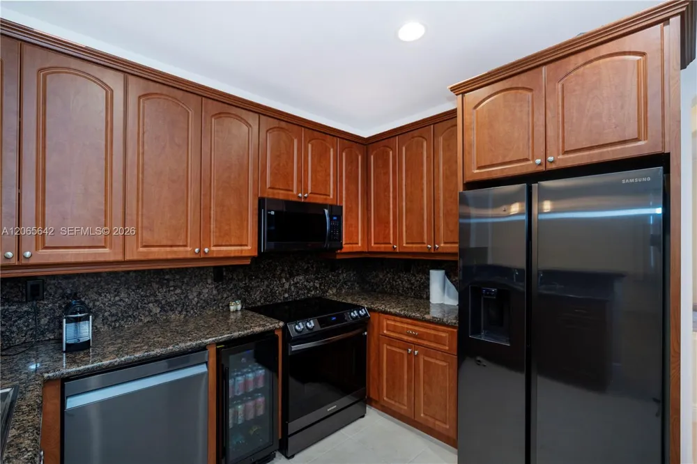 2823 Poinciana Cir Cooper City, FL 33026
