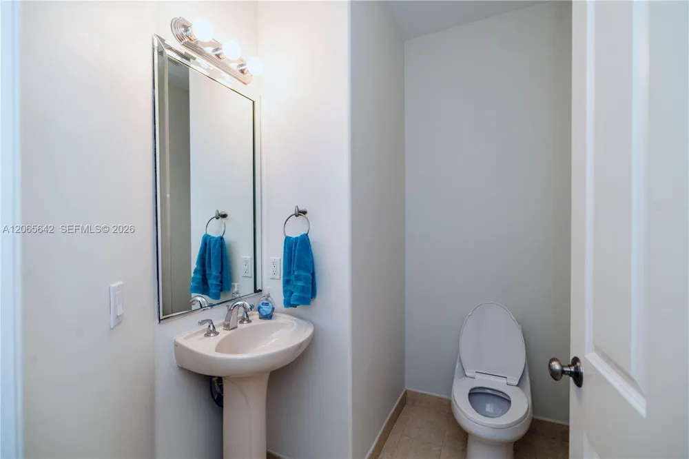 2823 Poinciana Cir Cooper City, FL 33026