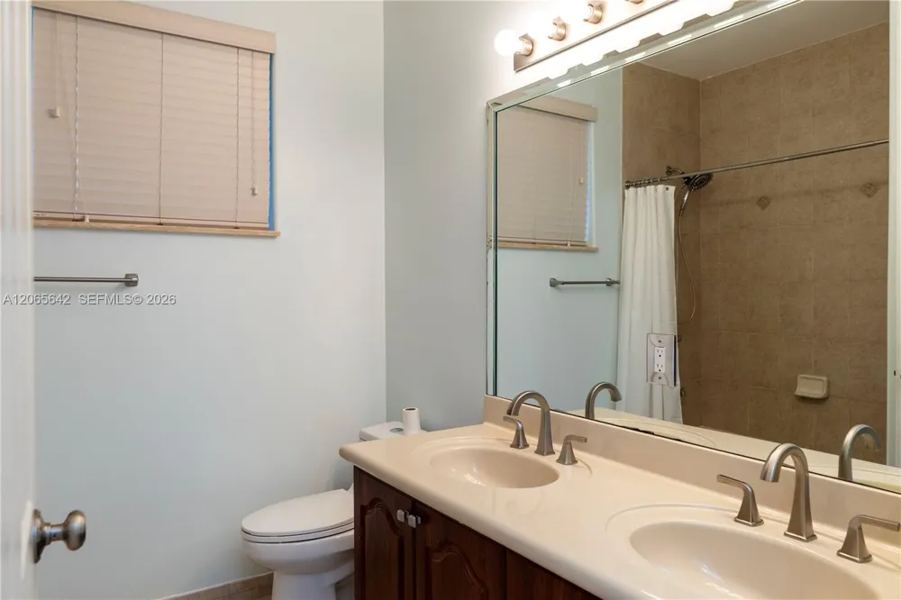 2823 Poinciana Cir Cooper City, FL 33026