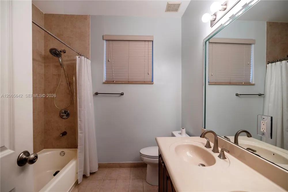 2823 Poinciana Cir Cooper City, FL 33026