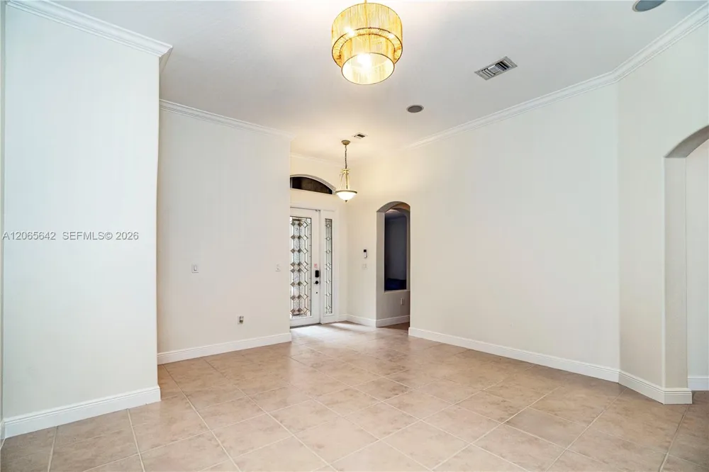 2823 Poinciana Cir Cooper City, FL 33026