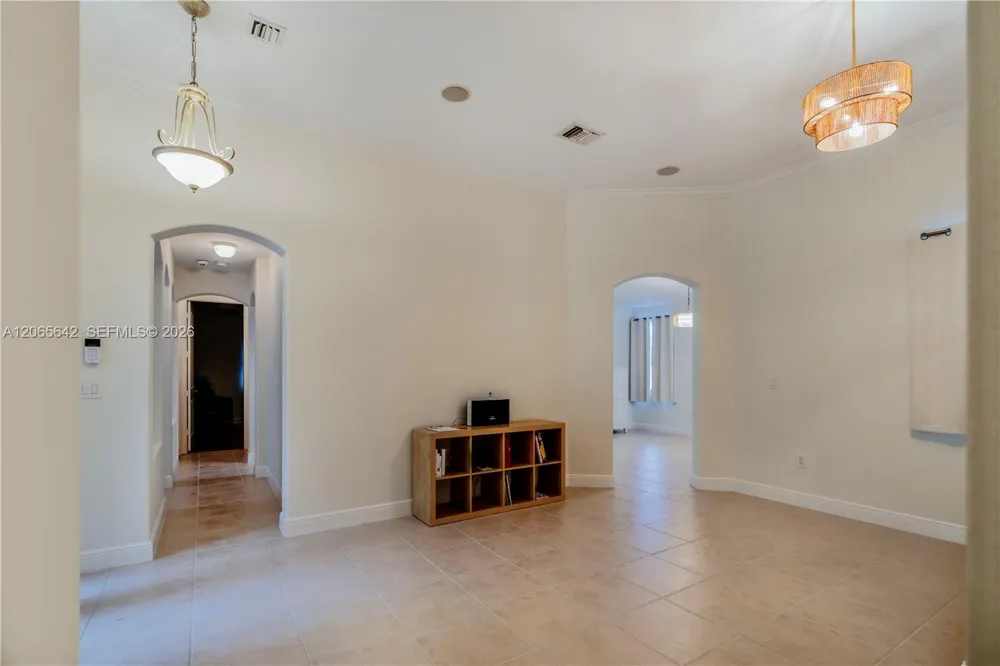 2823 Poinciana Cir Cooper City, FL 33026