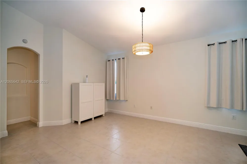 2823 Poinciana Cir Cooper City, FL 33026