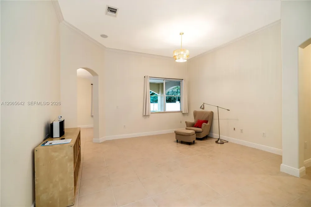 2823 Poinciana Cir Cooper City, FL 33026