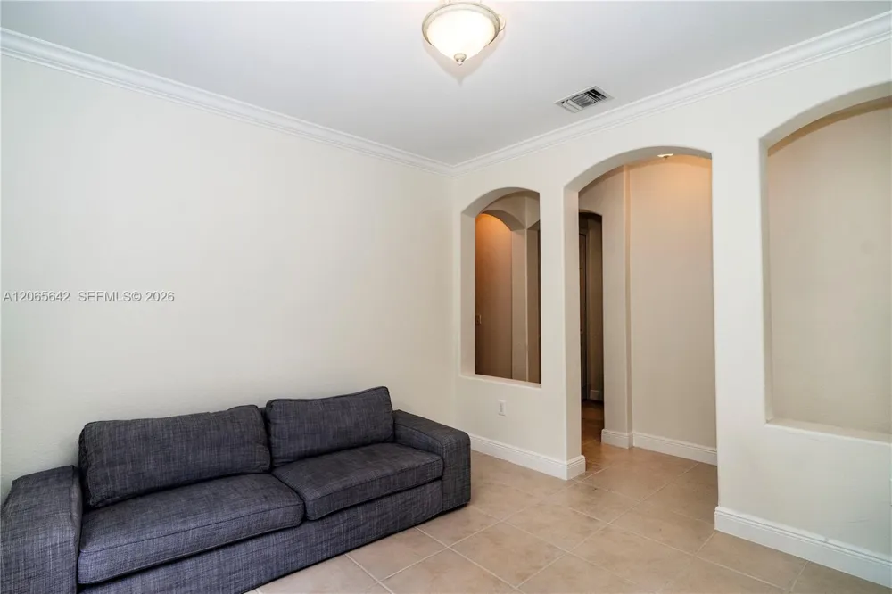2823 Poinciana Cir Cooper City, FL 33026