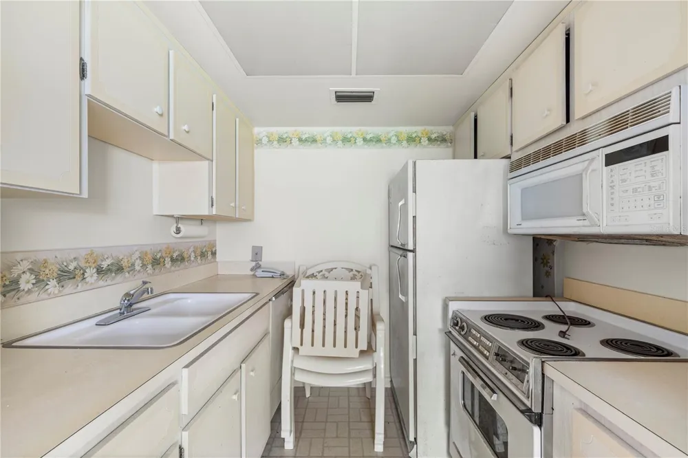 650 PINELLAS POINT DRIVE S #122 St Petersburg, FL 33705
