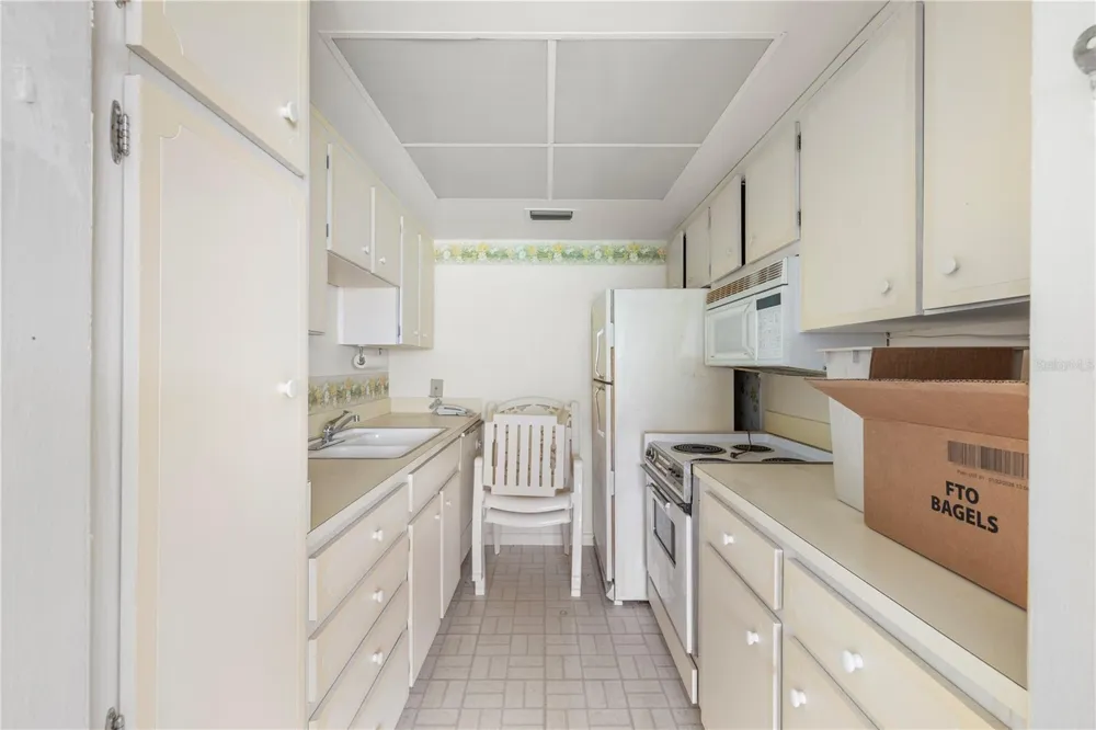 650 PINELLAS POINT DRIVE S #122 St Petersburg, FL 33705