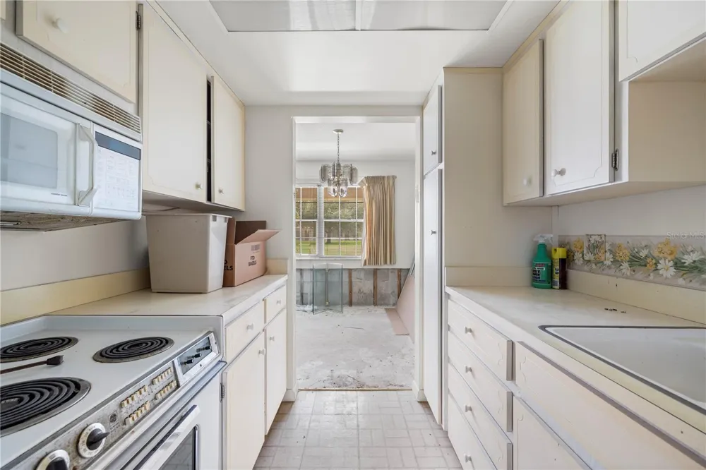 650 PINELLAS POINT DRIVE S #122 St Petersburg, FL 33705