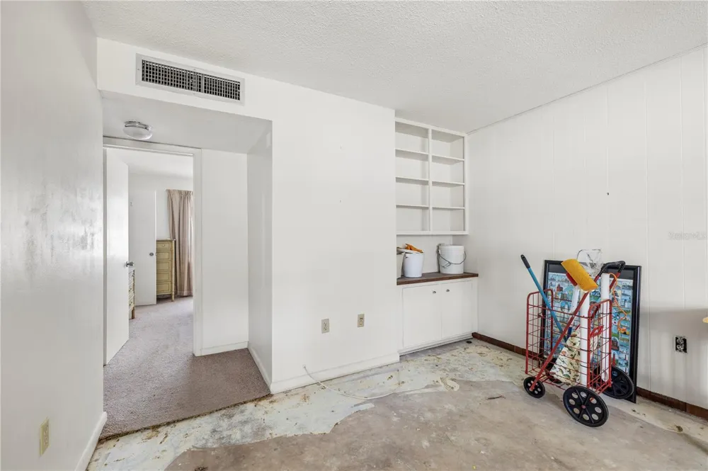 650 PINELLAS POINT DRIVE S #122 St Petersburg, FL 33705