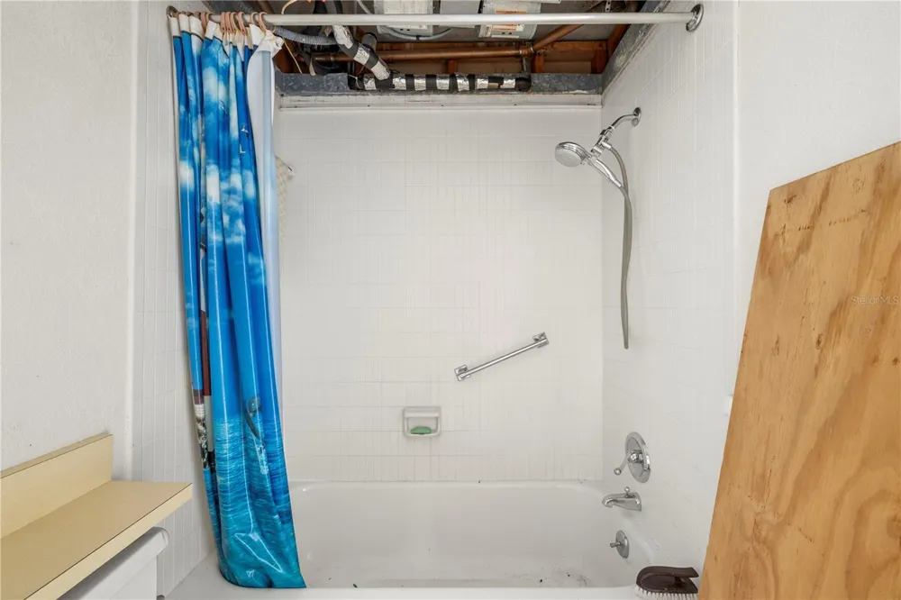 650 PINELLAS POINT DRIVE S #122 St Petersburg, FL 33705