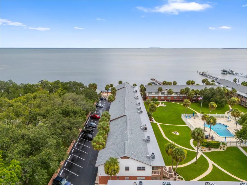 650 PINELLAS POINT DRIVE S #122 St Petersburg, FL 33705