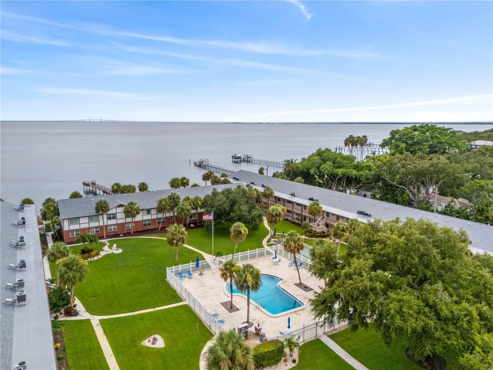 650 PINELLAS POINT DRIVE S #122 St Petersburg, FL 33705