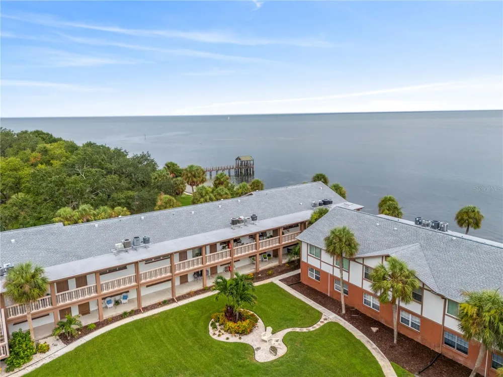 650 PINELLAS POINT DRIVE S #122 St Petersburg, FL 33705