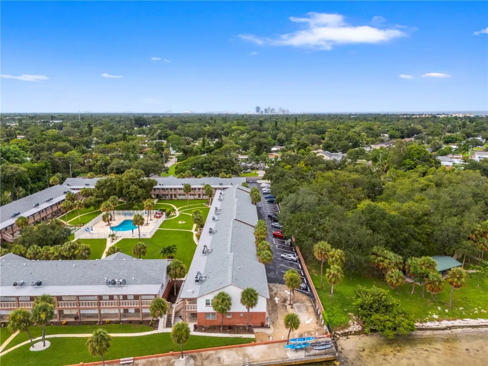 650 PINELLAS POINT DRIVE S #122 St Petersburg, FL 33705