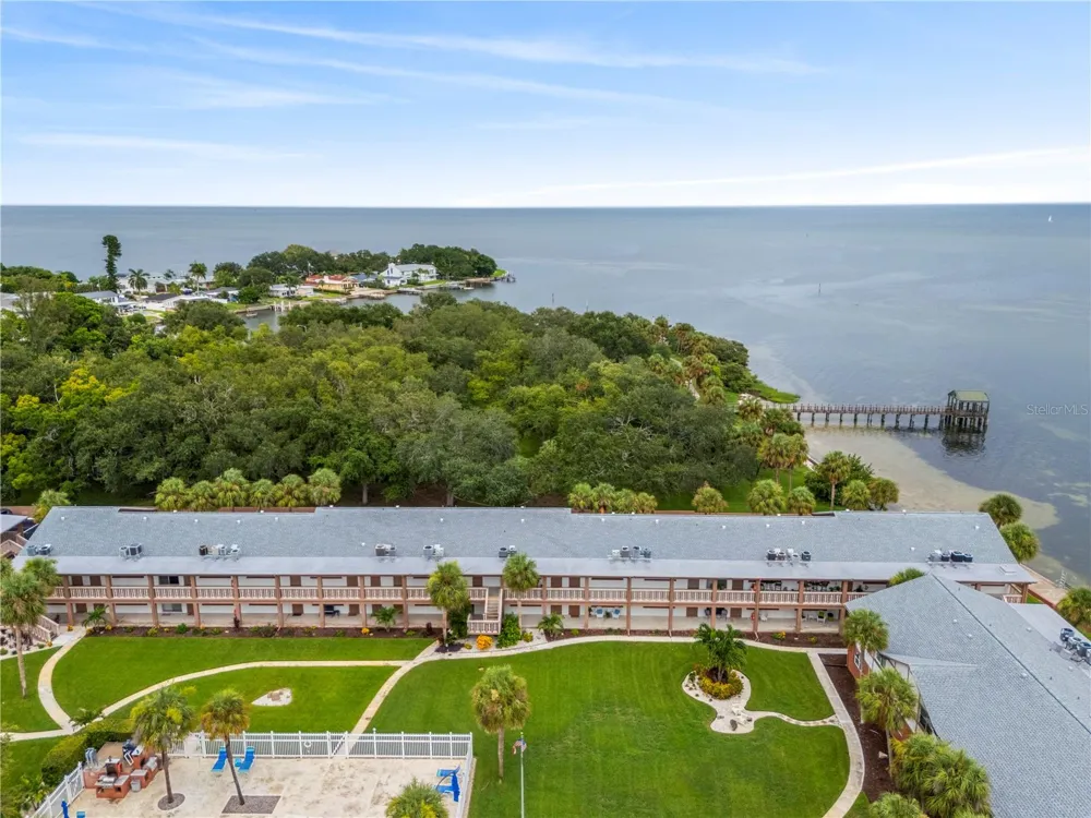 650 PINELLAS POINT DRIVE S #122 St Petersburg, FL 33705